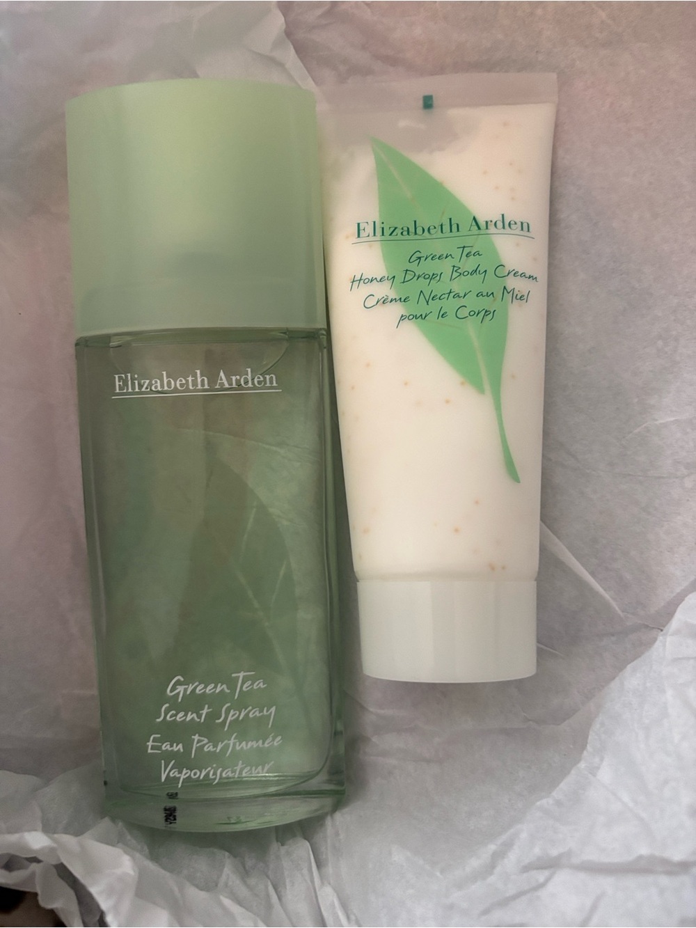 Elizabeth Arden Green and White Green Tea Scent Spray & Body Cream Duo